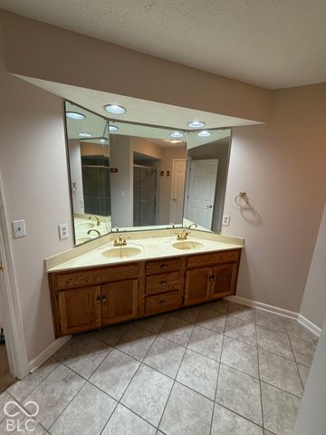 2065 Oldfields Circle South Drive, Indianapolis, IN 46228