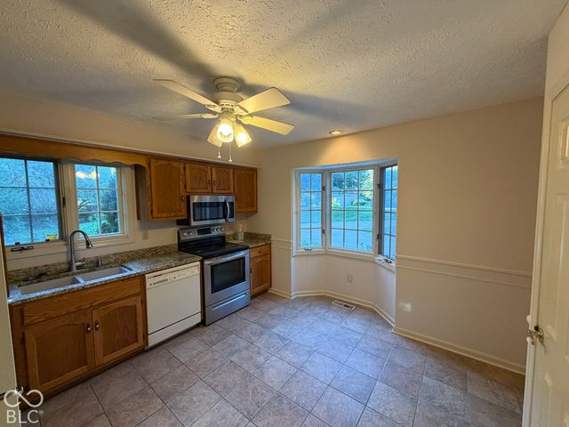2065 Oldfields Circle South Drive, Indianapolis, IN 46228