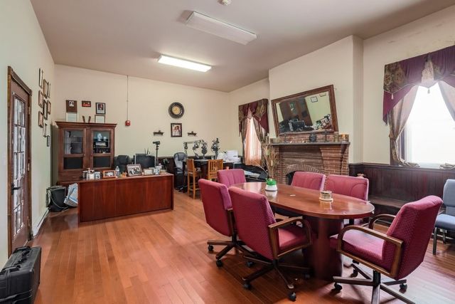 829 Main St, Worcester, MA 01610