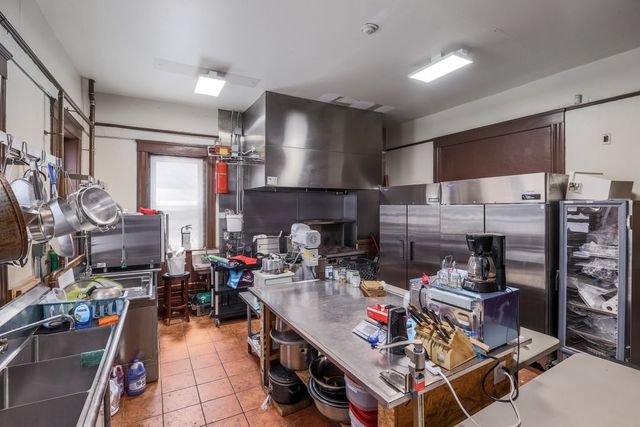 829 Main St, Worcester, MA 01610