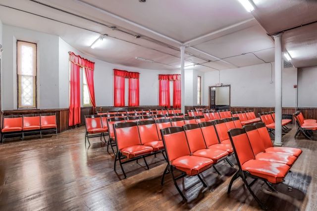 829 Main St, Worcester, MA 01610