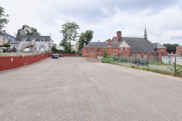 829 Main St, Worcester, MA 01610