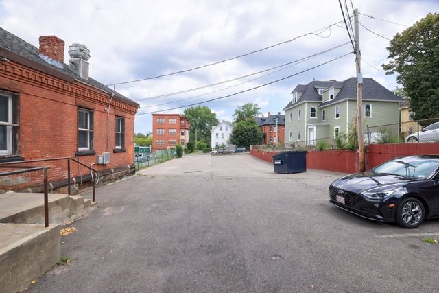 829 Main St, Worcester, MA 01610