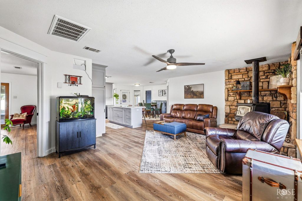 Image 4 of property listing at 8325 Ducote Air Park Road, San Angelo, TX 76904