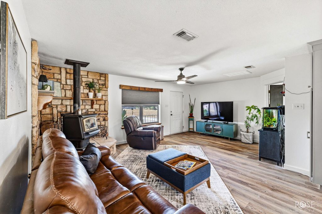 Image 5 of property listing at 8325 Ducote Air Park Road, San Angelo, TX 76904