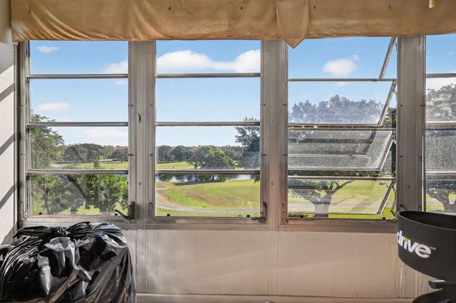 101 SW 132nd Way 418J, Hollywood, FL 33027