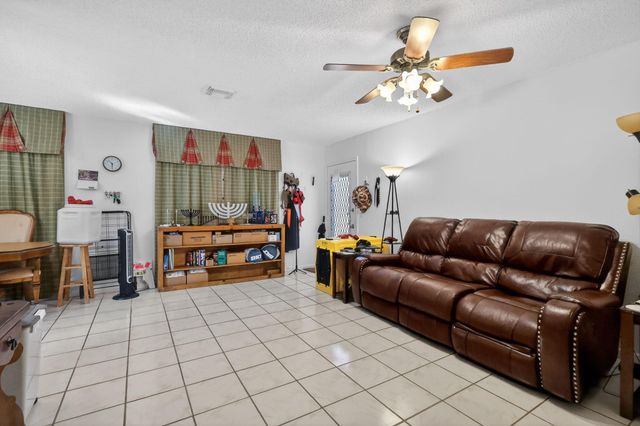 101 SW 132nd Way 418J, Hollywood, FL 33027