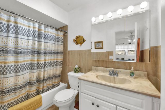 5141 W Oakland Park Boulevard 104, Lauderdale Lakes, FL 33313