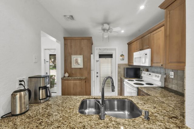 5141 W Oakland Park Boulevard 104, Lauderdale Lakes, FL 33313