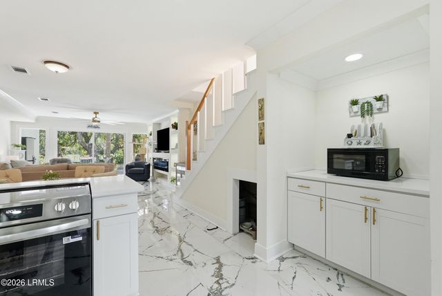 2 William Hilton Pkwy Apt 407, Hilton Head Island, SC 29926