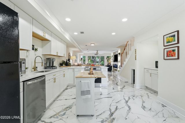 2 William Hilton Pkwy Apt 407, Hilton Head Island, SC 29926