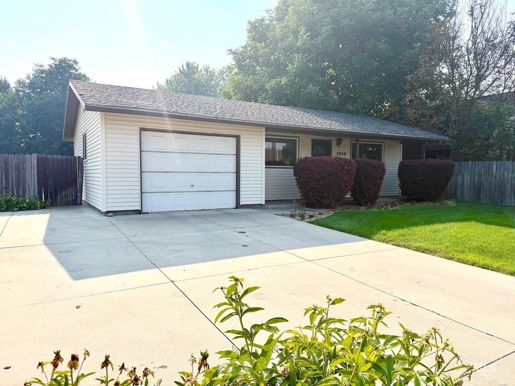 3920 N Maple Grove, Boise, ID 83704 photo 2