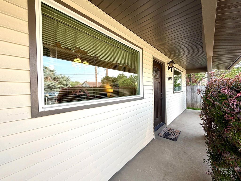 3920 N Maple Grove, Boise, ID 83704 photo 3
