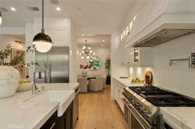 16130 Otsego Street, Encino, CA 91436