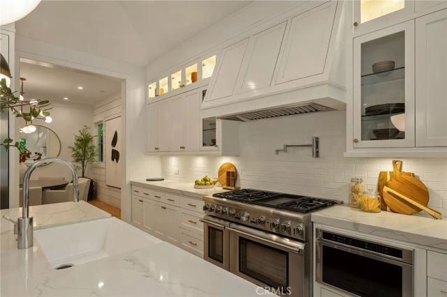 16130 Otsego Street, Encino, CA 91436
