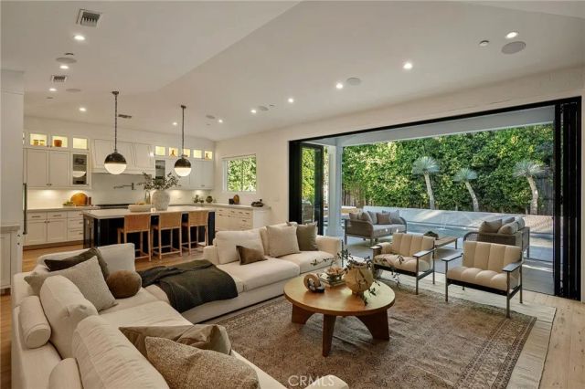 16130 Otsego Street, Encino, CA 91436