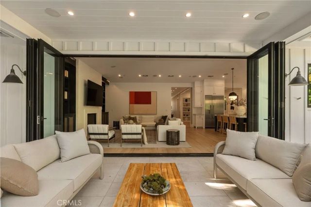 16130 Otsego Street, Encino, CA 91436