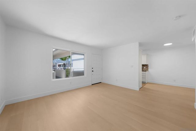 1030 Robinson Ave 202, San Diego, CA 92103