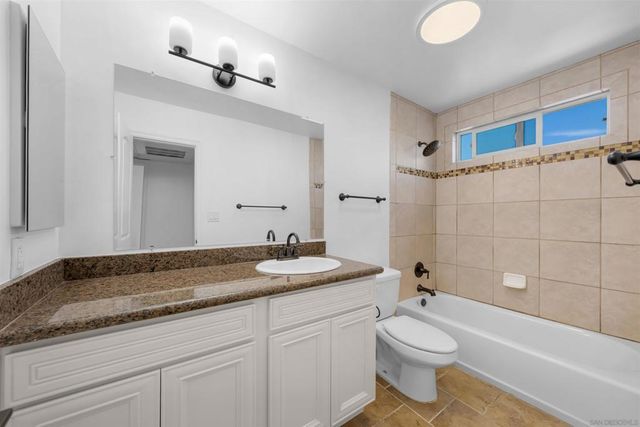 1030 Robinson Ave 202, San Diego, CA 92103