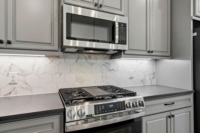 19319 Poppy Village Circle, Magnolia, TX 77355