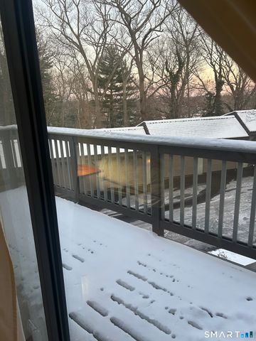 33 Harbour Village D, Branford, CT 06405