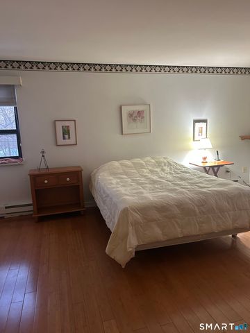 33 Harbour Village D, Branford, CT 06405