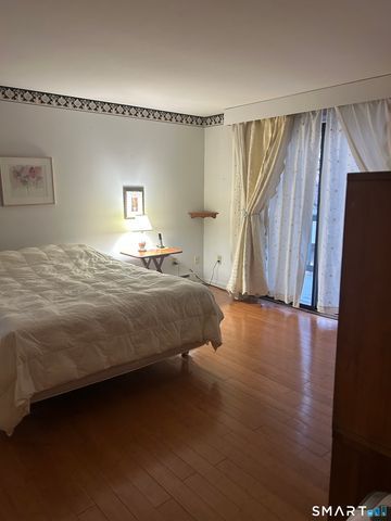 33 Harbour Village D, Branford, CT 06405