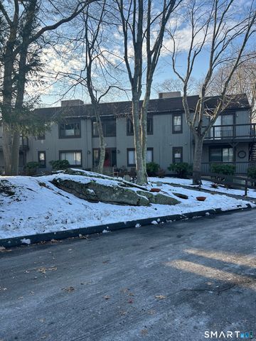 33 Harbour Village D, Branford, CT 06405