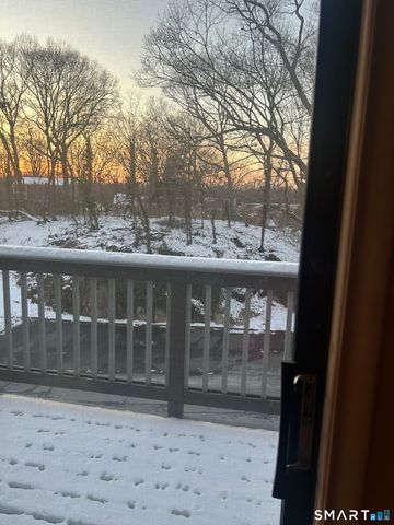 33 Harbour Village D, Branford, CT 06405