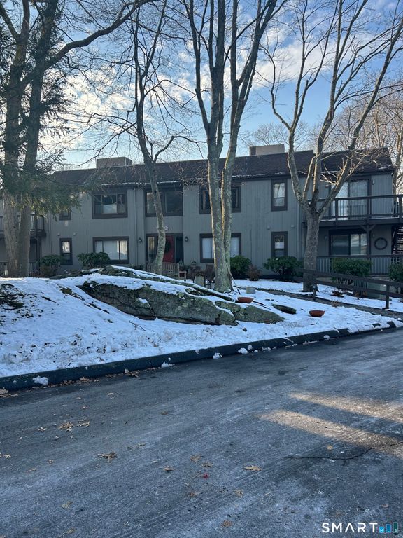 33 Harbour Village D, Branford, CT 06405