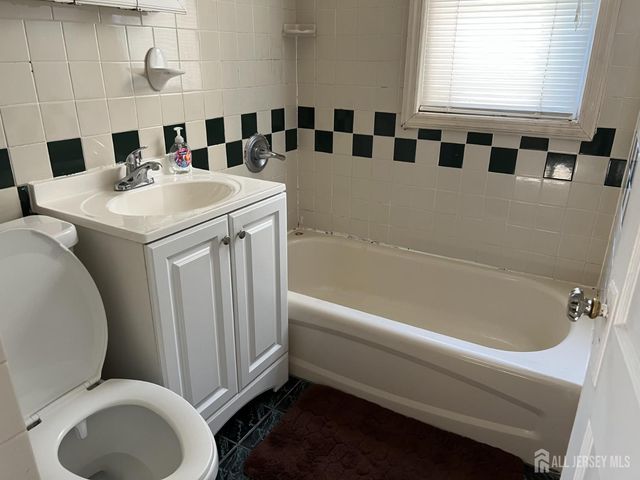38 Hayward Avenue, Carteret, NJ 07008