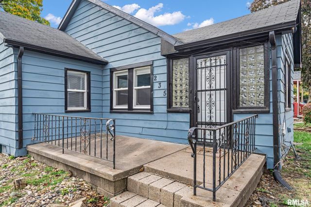 235 W 32ND Street, Davenport, IA 52803