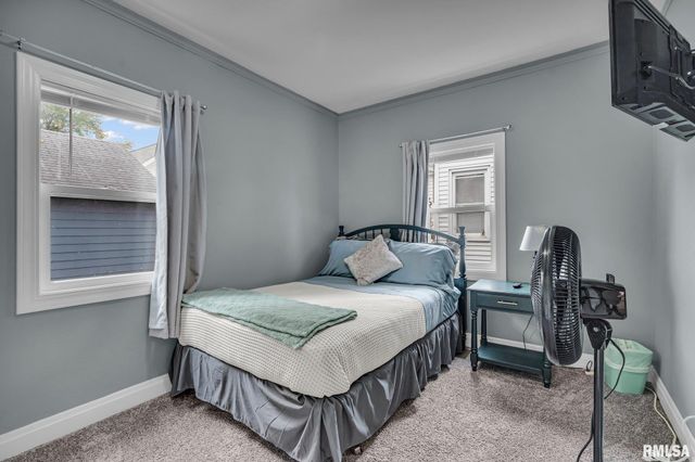 235 W 32ND Street, Davenport, IA 52803