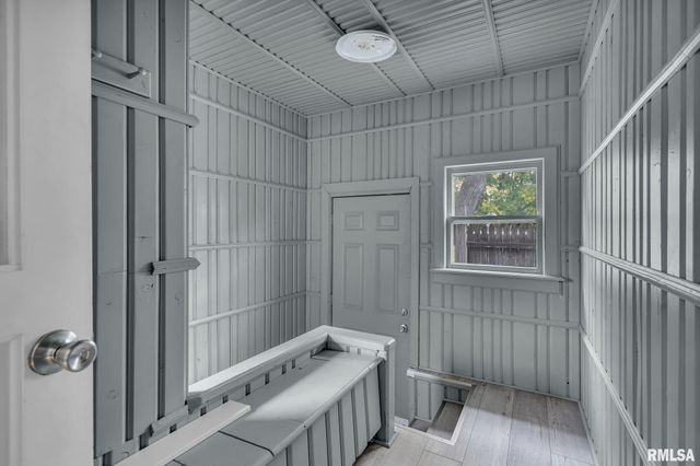 235 W 32ND Street, Davenport, IA 52803