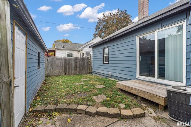 235 W 32ND Street, Davenport, IA 52803