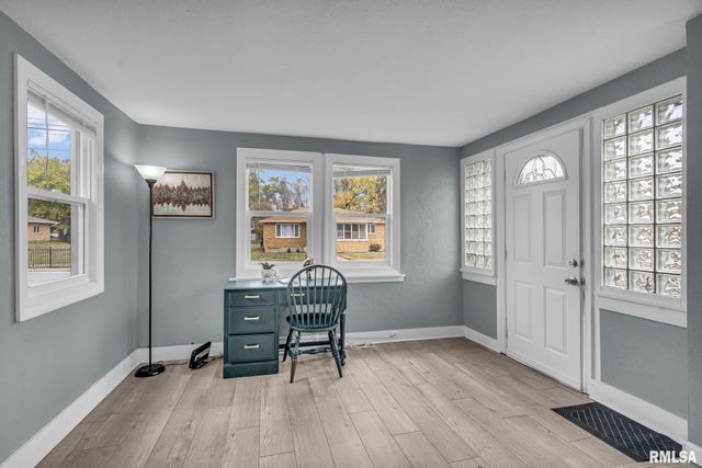 235 W 32ND Street, Davenport, IA 52803