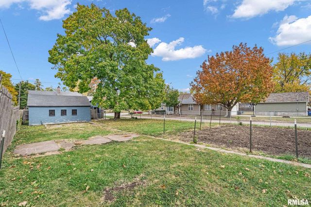 235 W 32ND Street, Davenport, IA 52803