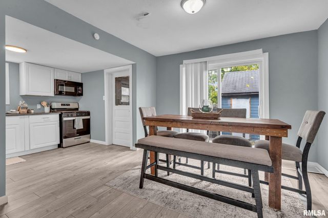 235 W 32ND Street, Davenport, IA 52803