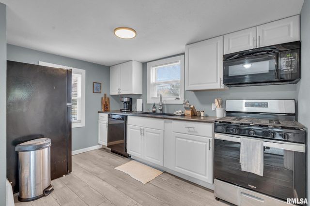 235 W 32ND Street, Davenport, IA 52803