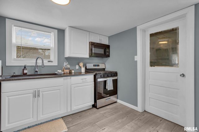 235 W 32ND Street, Davenport, IA 52803