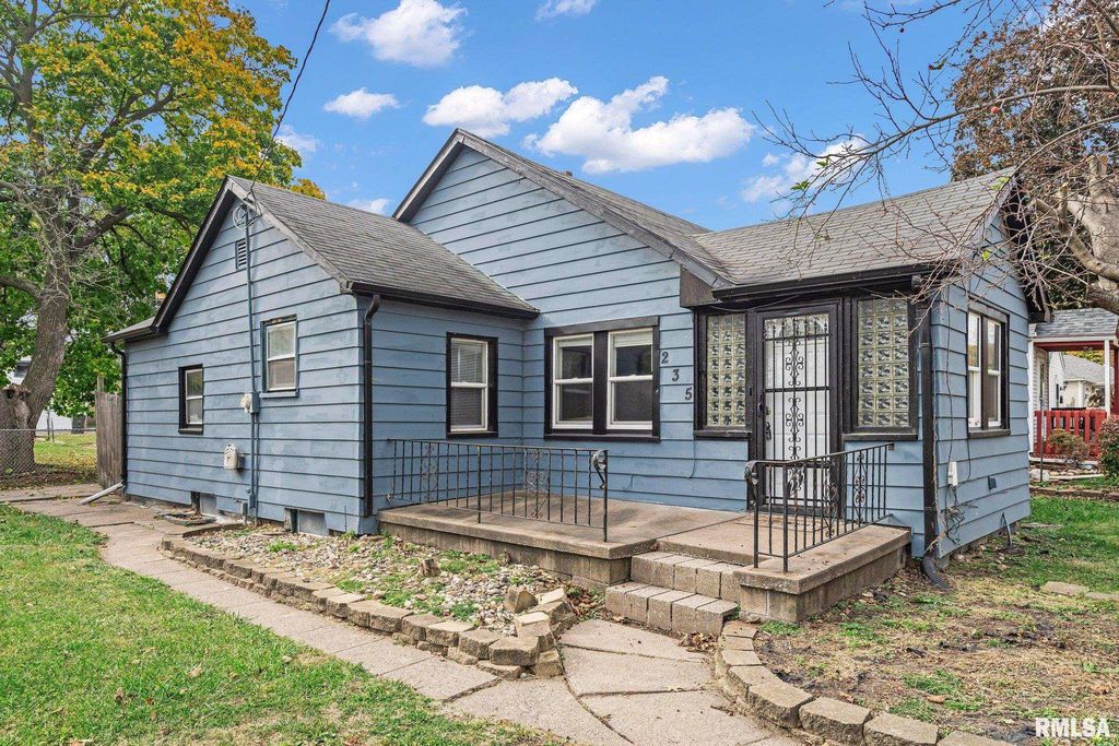 235 W 32ND Street, Davenport, IA 52803