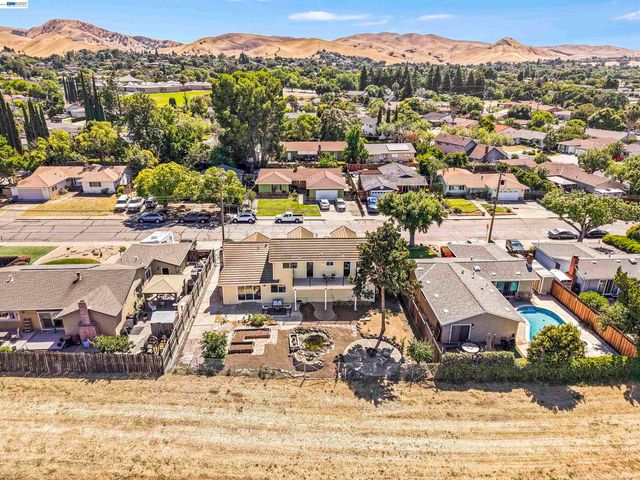 743 Ventura Dr, Pittsburg, CA 94565