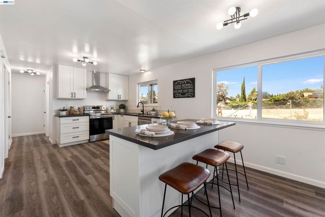 743 Ventura Dr, Pittsburg, CA 94565