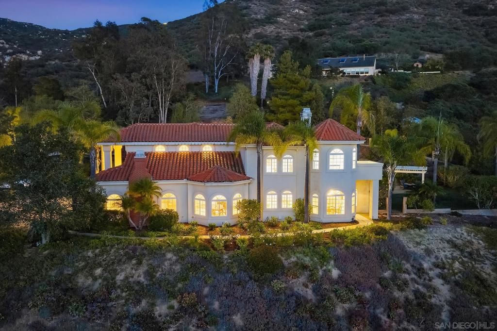 Image 1 of property listing at 18151 Old Coach Rd, Poway, CA 92064
