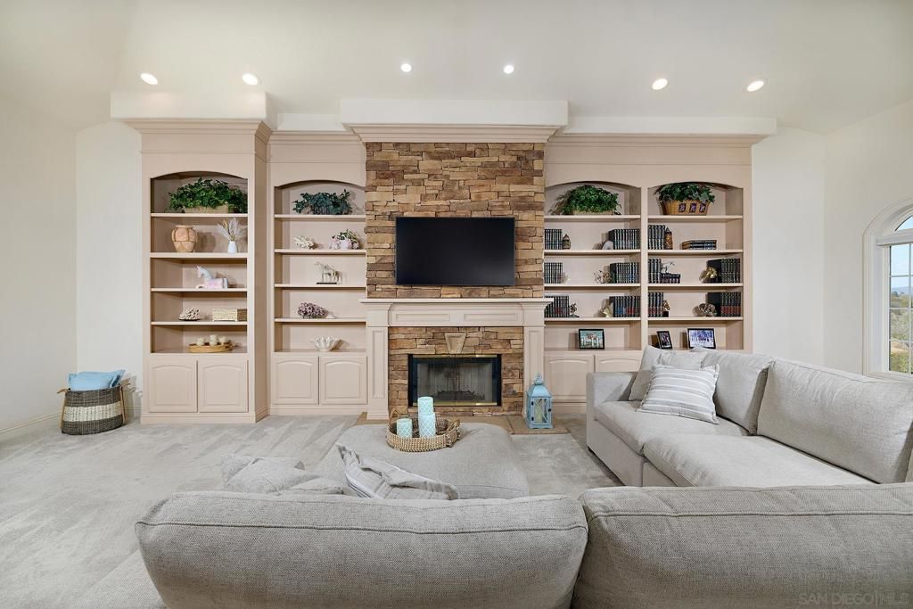 Image 17 of property listing at 18151 Old Coach Rd, Poway, CA 92064