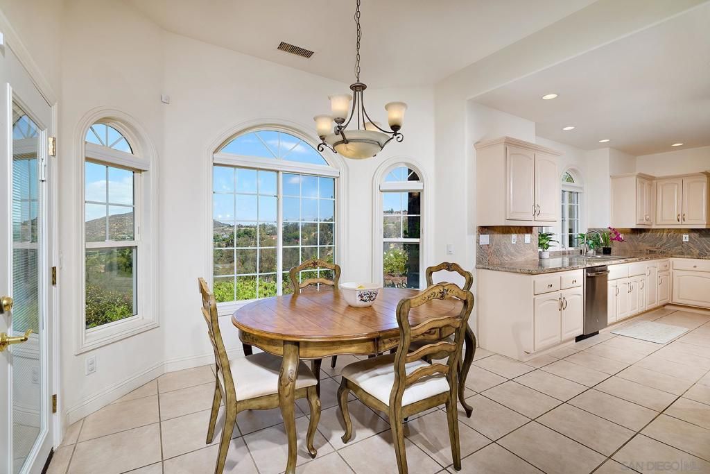 Image 19 of property listing at 18151 Old Coach Rd, Poway, CA 92064