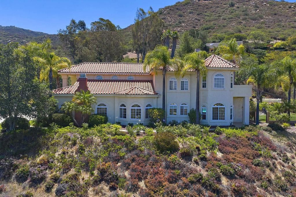Image 2 of property listing at 18151 Old Coach Rd, Poway, CA 92064