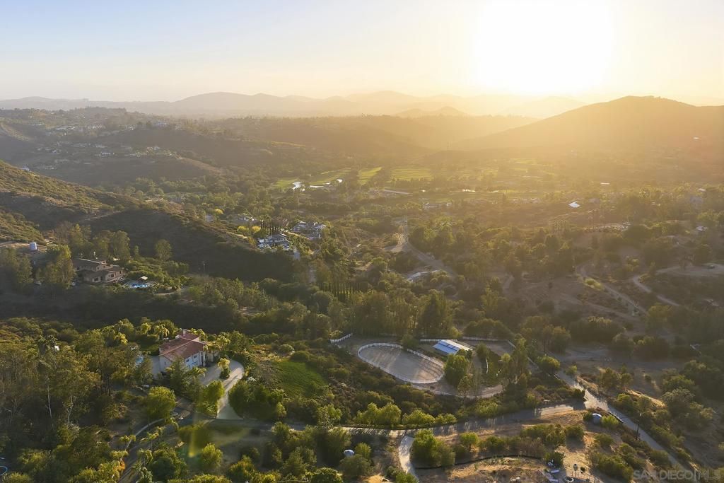 Image 5 of property listing at 18151 Old Coach Rd, Poway, CA 92064