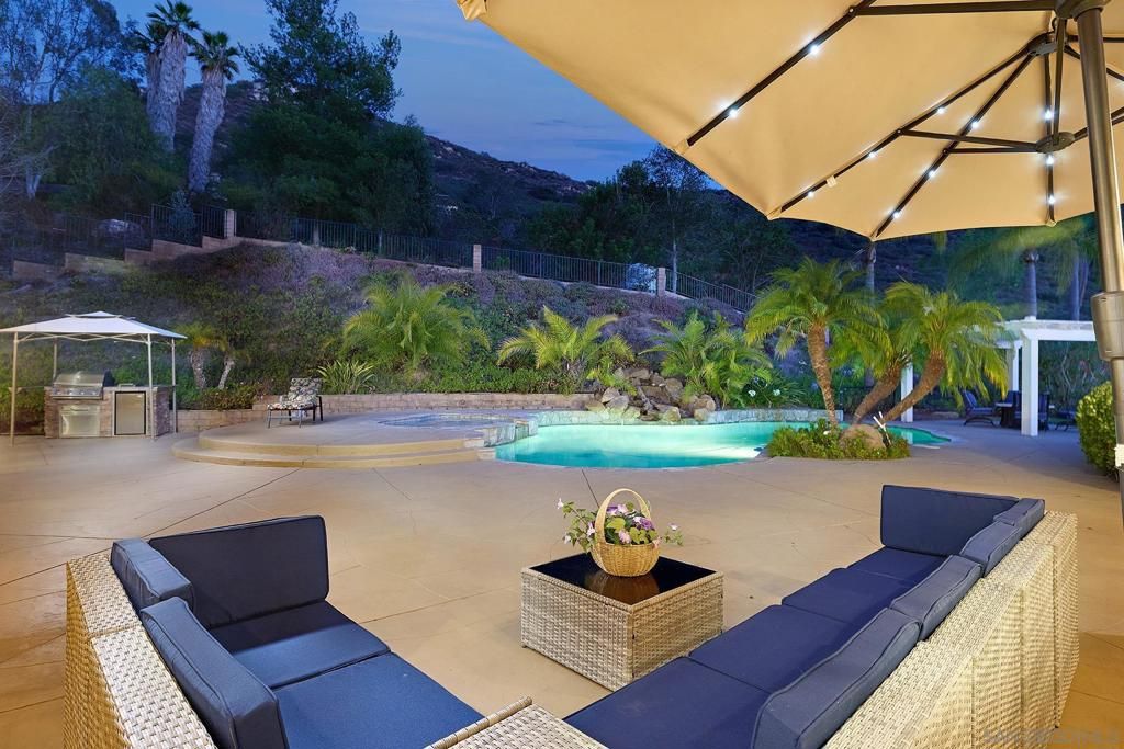 Image 9 of property listing at 18151 Old Coach Rd, Poway, CA 92064