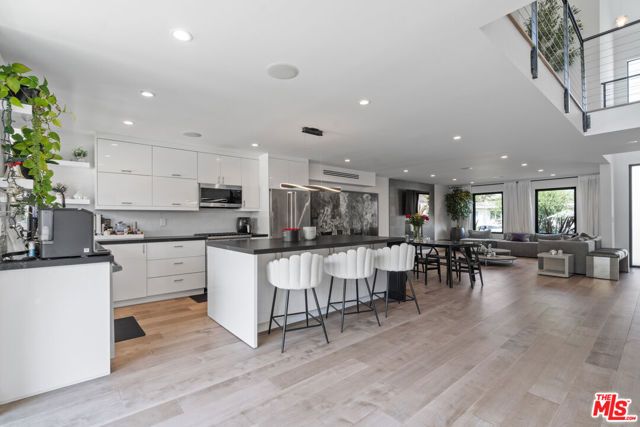 3207 Thatcher Avenue, Marina Del Rey, CA 90292